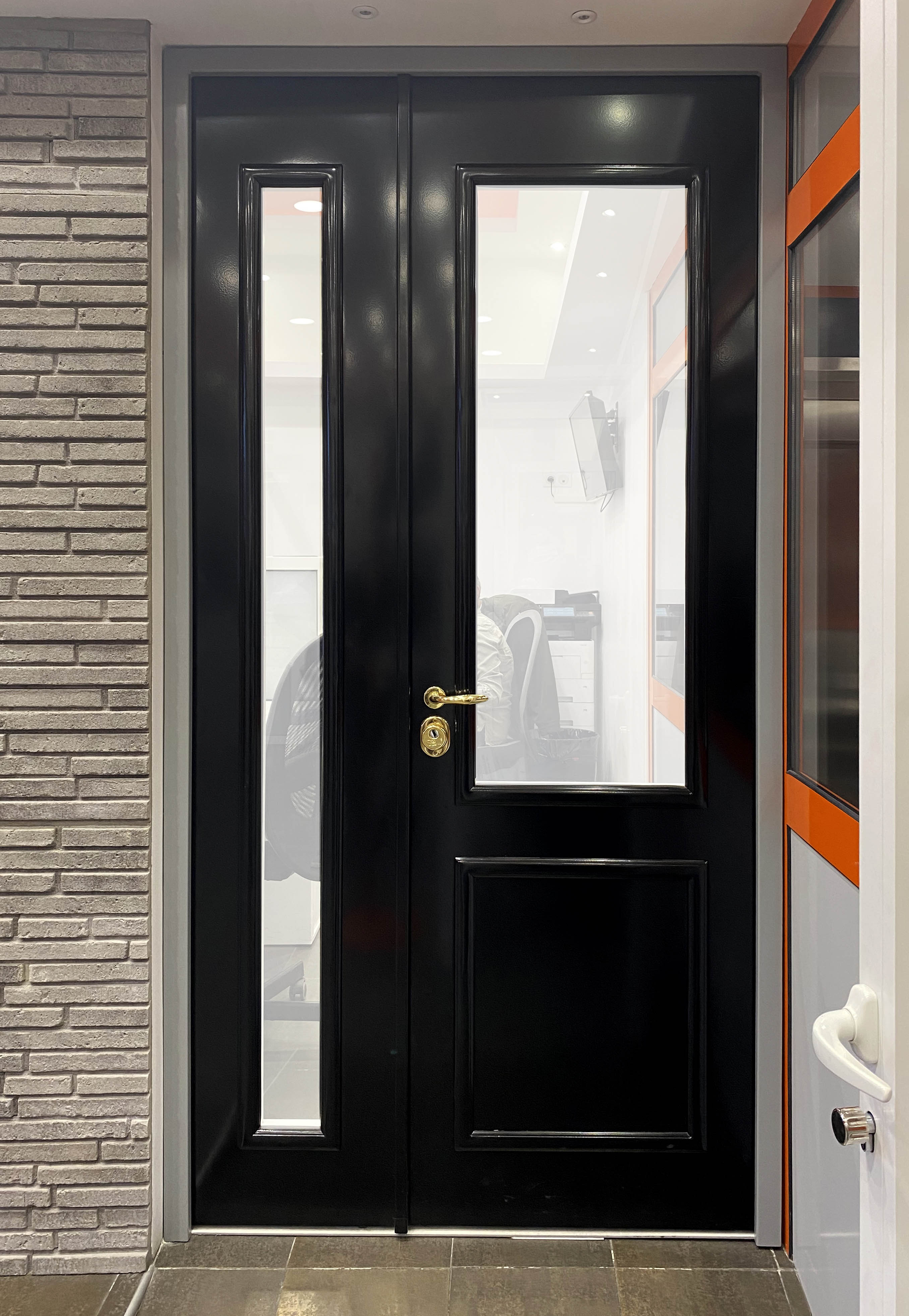 réforme de cuisine, installation nouvelle, une cuisine unique, la piece de la maison preféré. Installation clé en main. Préparez votre gateau et mettez le dans le four. Artisan Levidrat du travail bien fait.