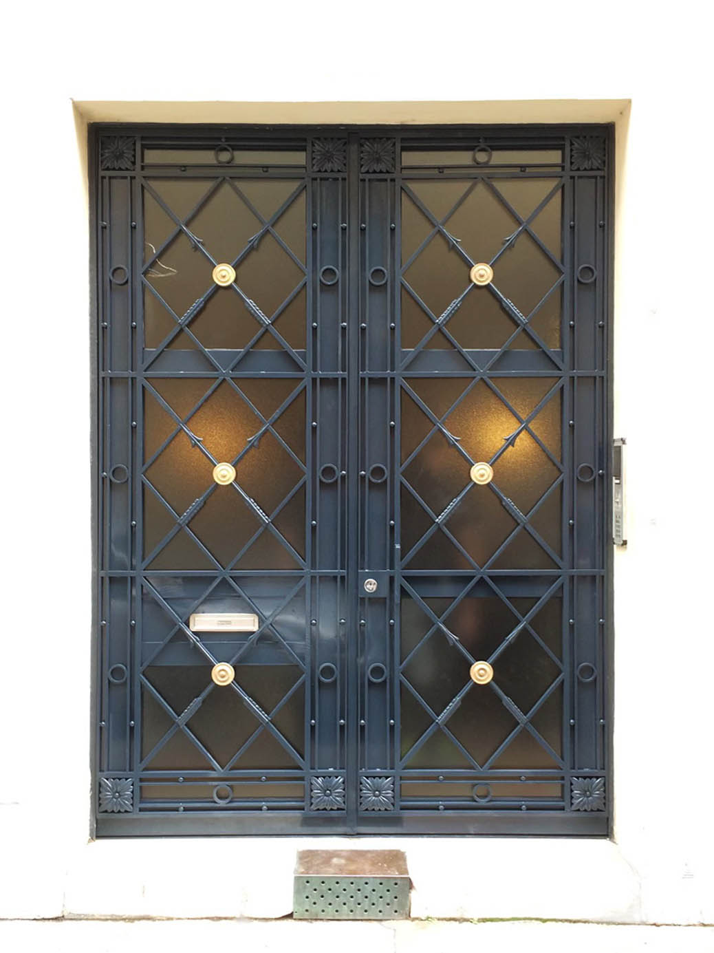 réforme de cuisine, installation nouvelle, une cuisine unique, la piece de la maison preféré. Installation clé en main. Préparez votre gateau et mettez le dans le four. Artisan Levidrat du travail bien fait.